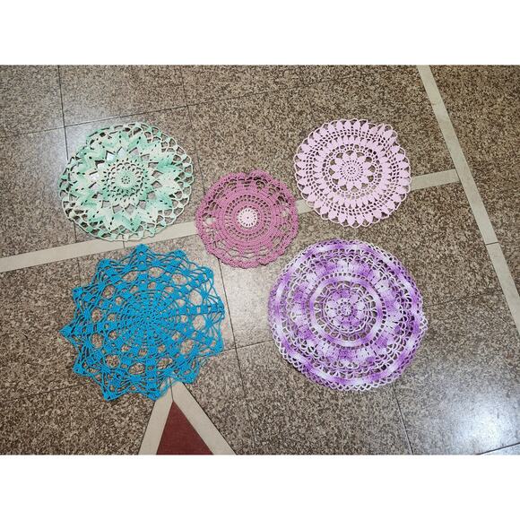 5 Colorful Hand Crocheted Elegant Round Doilies Table Topper Mat Handmade - Picture 1 of 6
